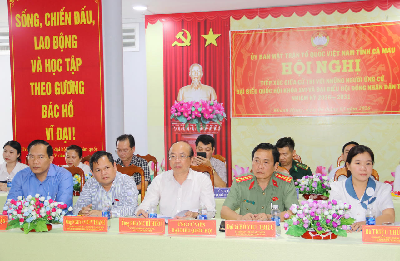 Thứ trưởng Bộ Tư pháp Phan Chí Hiếu cùng ứng cử viên ĐBQH khóa XVI và ứng cử viên đại biểu HĐND tỉnh nhiệm kỳ 2026–2031 - tham dự Hội nghị tiếp xúc cử tri.