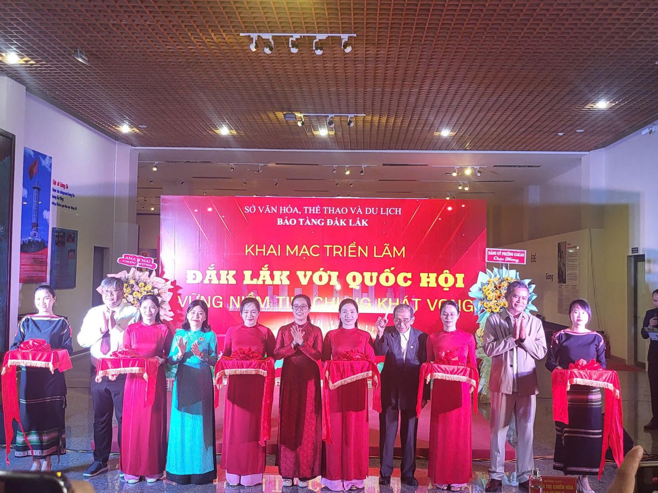 Khai mạc triển lãm “Đắk Lắk với Quốc hội – Vững niềm tin, chung khát vọng” 