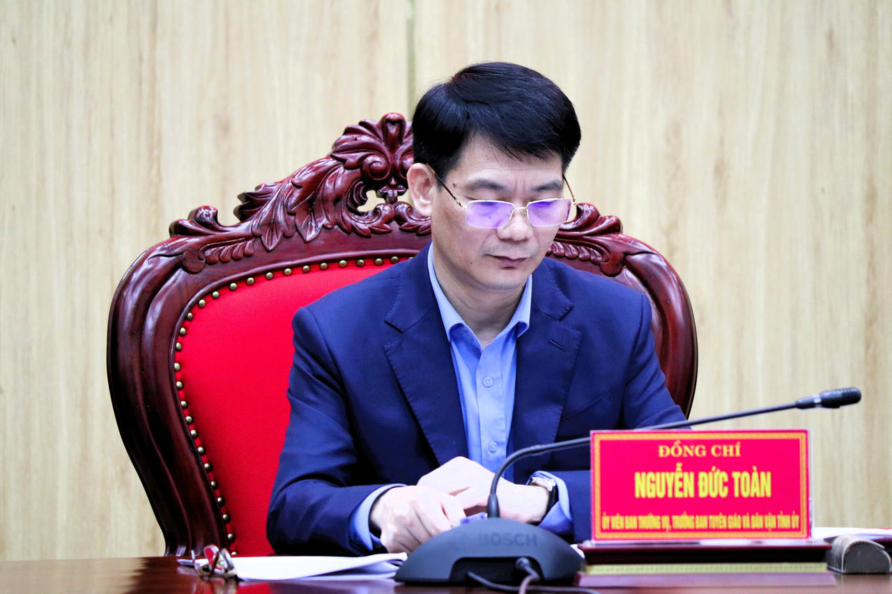 Ông Nguyễn Đức Toàn - Trưởng ban Tuyên giáo và Dân vận Tỉnh ủy Ninh Bình chủ trì họp báo