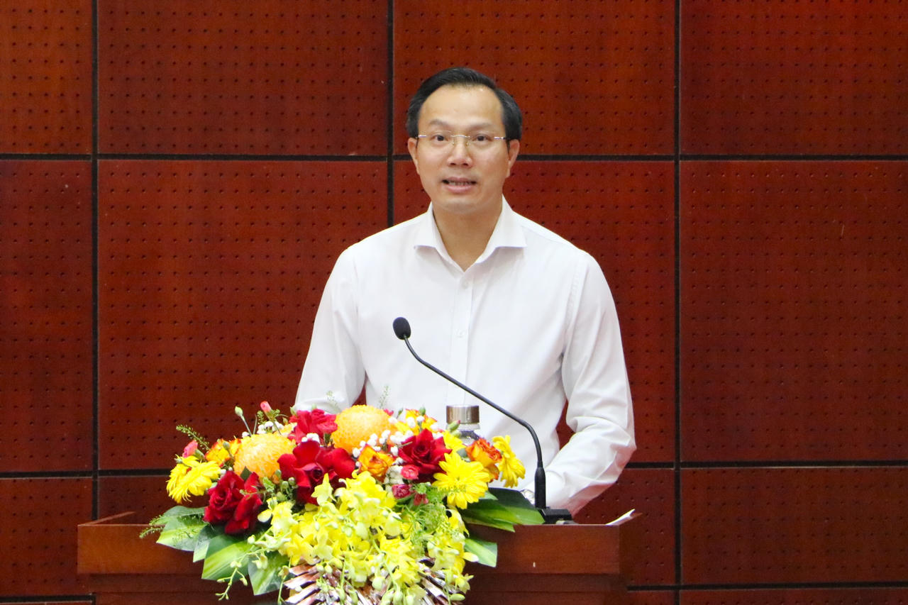 Ph&oacute; Chủ tịch UBND tỉnh T&acirc;y Ninh Đo&agrave;n Trung Ki&ecirc;n b&aacute;o c&aacute;o trước đo&agrave;n c&ocirc;ng t&aacute;c của Bộ Tư ph&aacute;p (ảnh: Kh&aacute;nh To&agrave;n)