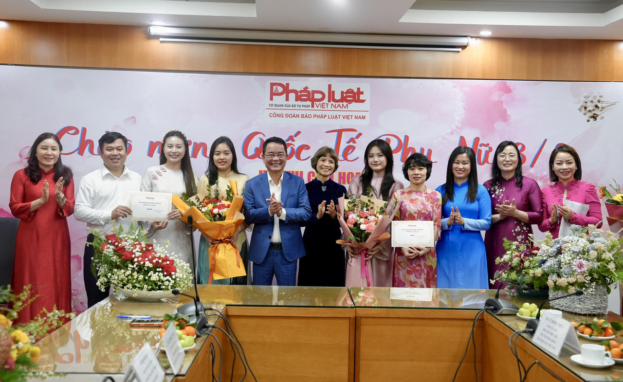Tôn vinh vẻ đẹp nữ cán bộ, phóng viên Báo Pháp luật Việt Nam