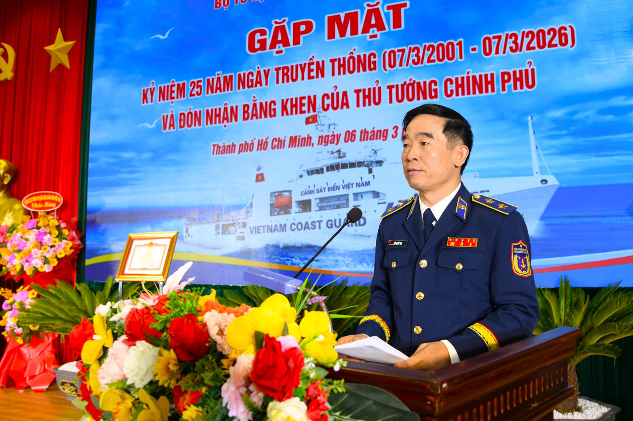 Trung tướng Bùi Quốc Oai, Bí thư Đảng ủy, Chính ủy Cảnh sát biển Việt Nam phát biểu tại hội nghị.