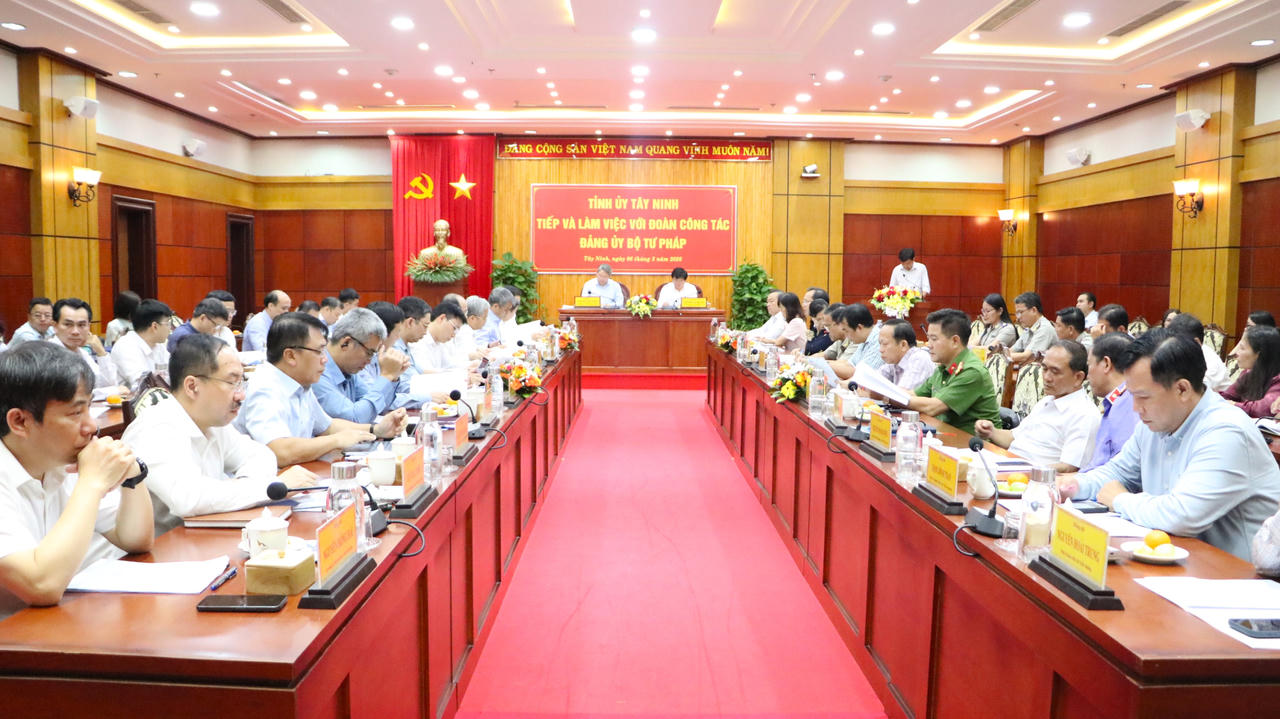 To&agrave;n cảnh buổi l&agrave;m việc (ảnh: Kh&aacute;nh To&agrave;n)