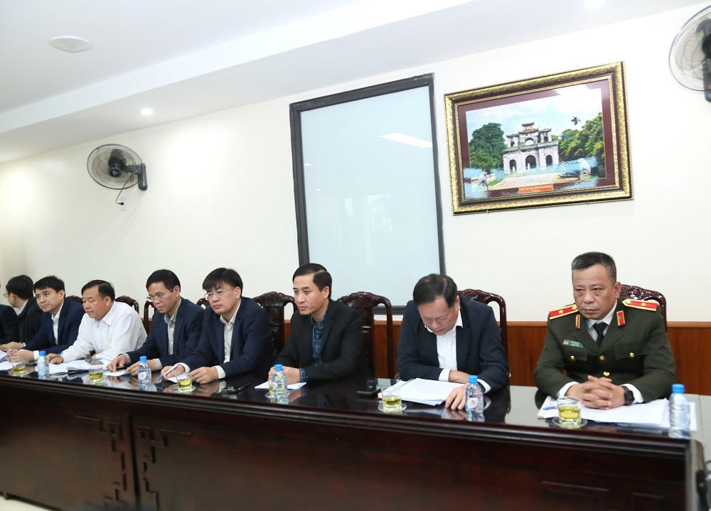 Các đại biểu tham dụ buổi làm việc.