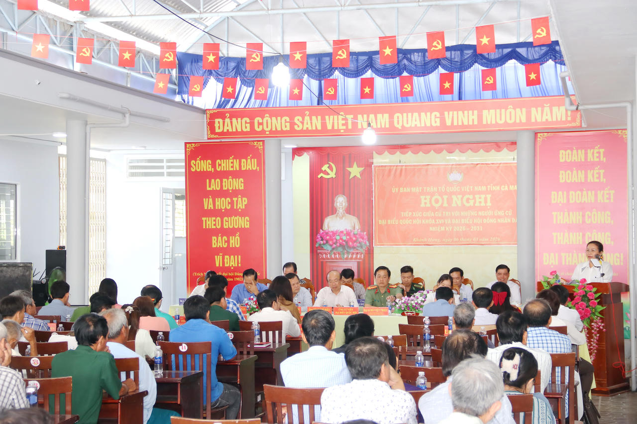 Quang cảnh Hội nghị tiếp xúc cử tri.