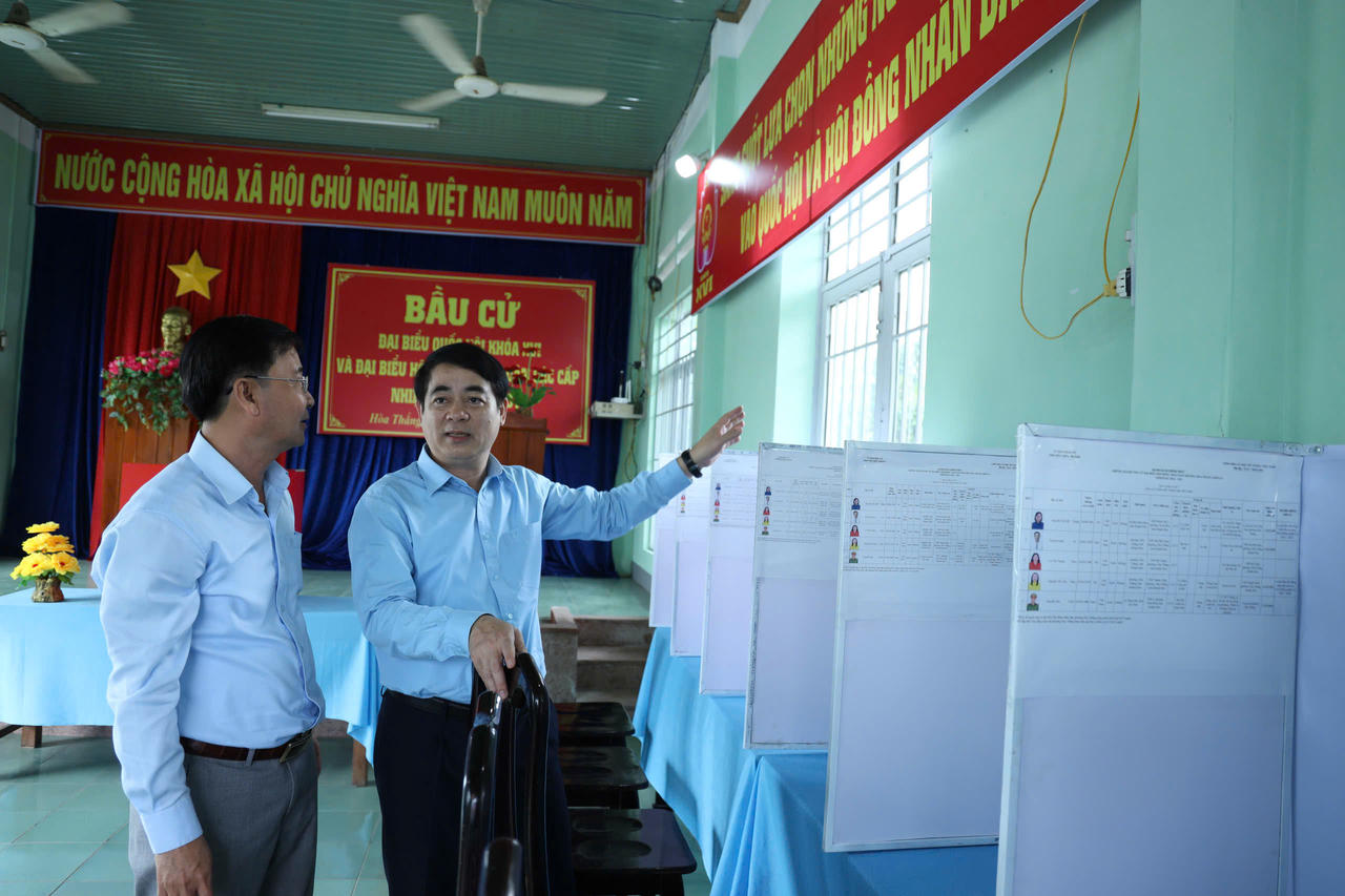 Bí thư Tỉnh ủy Khánh Hoà kiểm tra công tác chuẩn bị bầu cử tại phường Hòa Thắng