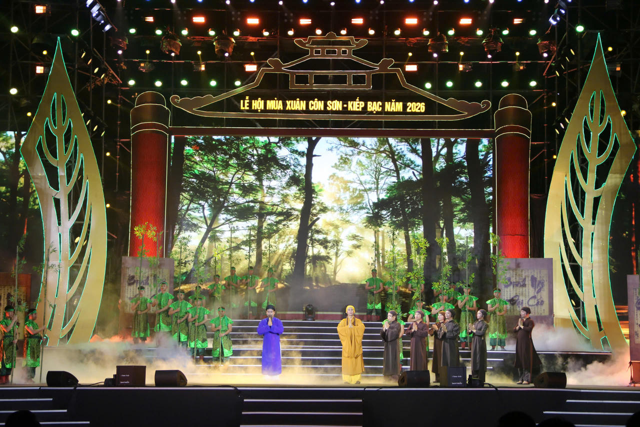 Chương trình nghệ thuật tái hiện không gian văn hóa, lịch sử của vùng đất Côn Sơn - Kiếp Bạc, tôn vinh giá trị của Thiền phái Trúc Lâm trong đời sống tinh thần dân tộc