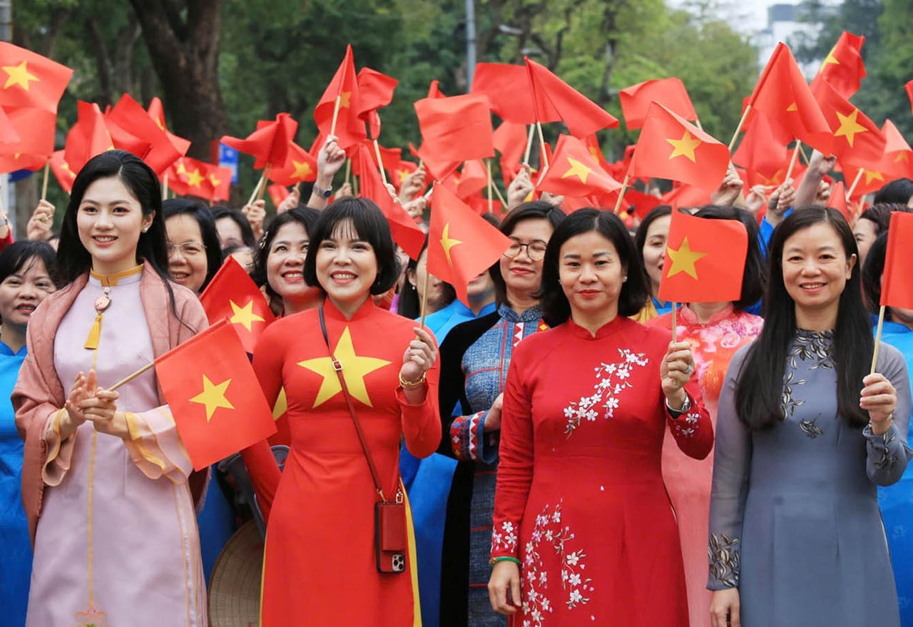 Để phá bỏ “trần kính” định kiến giới trong chính trị, cần sự thay đổi đồng bộ từ thể chế đến nhận thức, từ gia đình đến xã hội. (Ảnh minh họa - Nguồn: TTXVN)