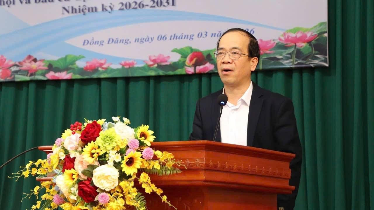 Lãnh đạo phòng TTPBGDPL - Sở Tư pháp Lạng Sơn phát biểu tại buổi tuyên truyền. (Ảnh: PV)