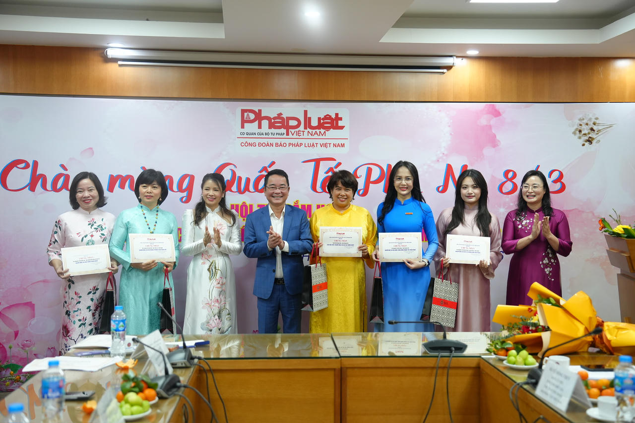 Tôn vinh vẻ đẹp nữ cán bộ, phóng viên Báo Pháp luật Việt Nam