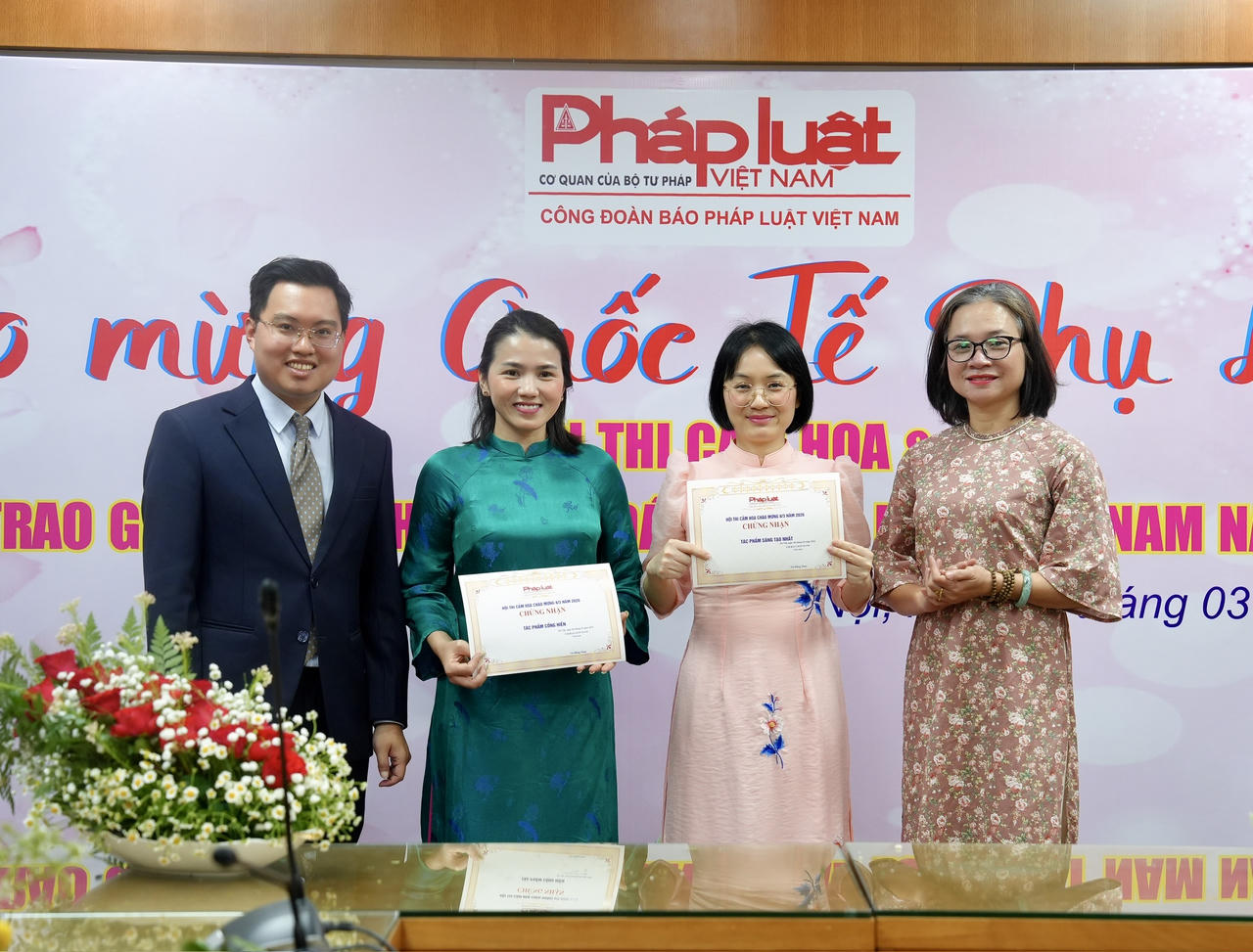 Tôn vinh vẻ đẹp nữ cán bộ, phóng viên Báo Pháp luật Việt Nam