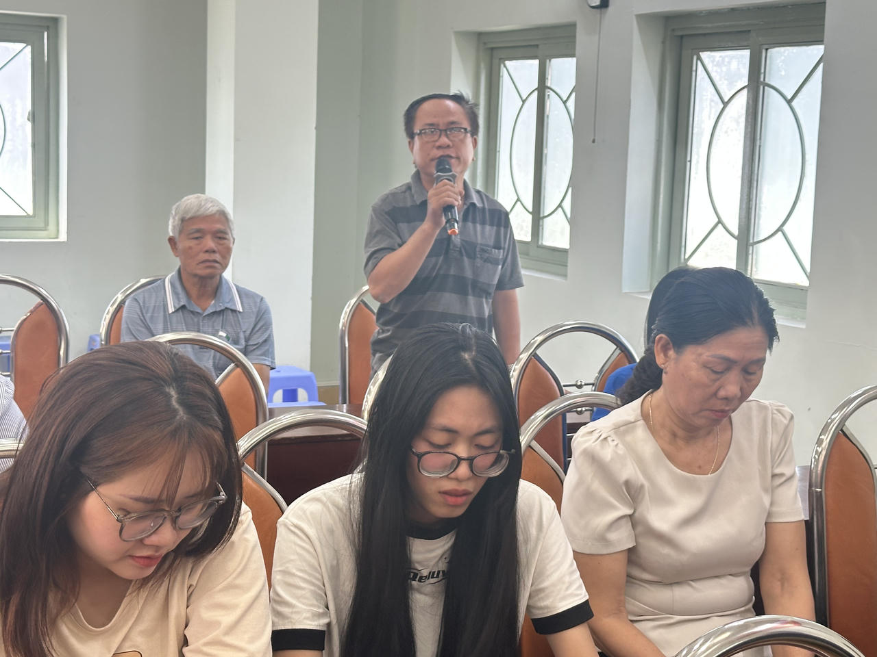 Cử tri Phan Ngọc Sáu phát biểu ý kiến tại Hội nghị.