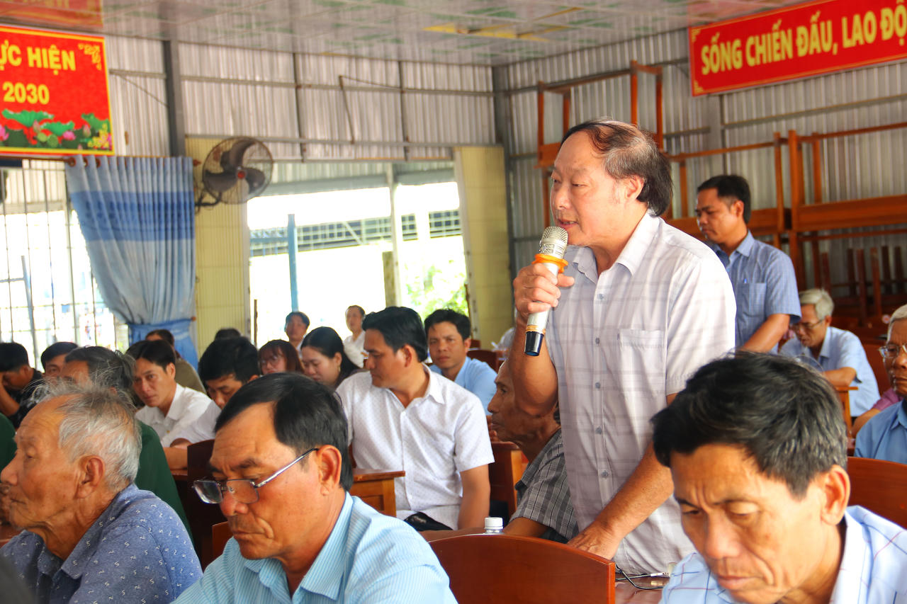 Cử tri xã Đá Bạc kiến nghị quan tâm phát triển nông nghiệp, ổn định giá phân bón, bảo đảm đầu vào – đầu ra cho sản phẩm; đồng thời đề nghị các ứng cử viên ĐBQH và HĐND tỉnh thực hiện đúng chương trình hành động đã cam kết.