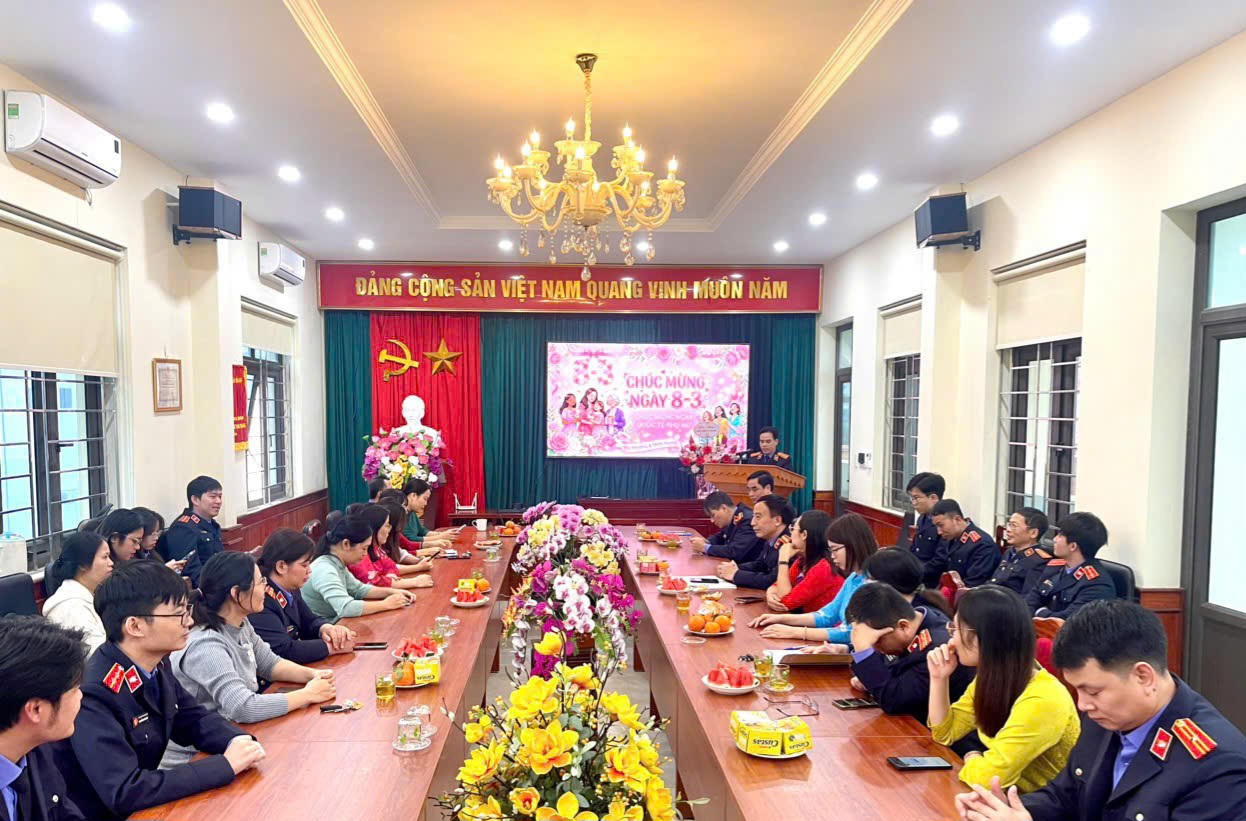 Toàn cảnh buổi gặp mặt, chúc mừng ngày Quốc tế Phụ nữ 08/3.