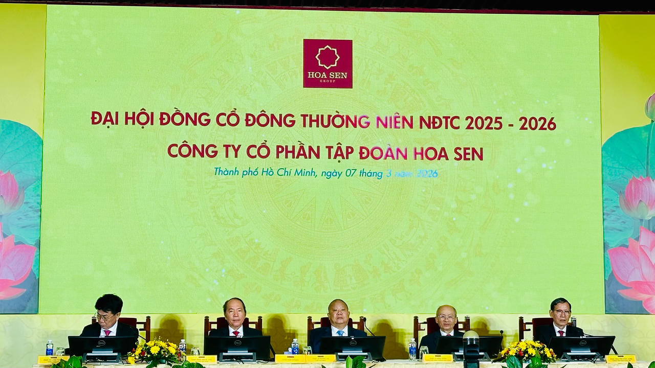 Đoàn Chủ tịch chủ trì Đại hội đồng cổ đông thường niên NĐTC 2025 - 2026&nbsp;Tập đoàn Hoa Sen.