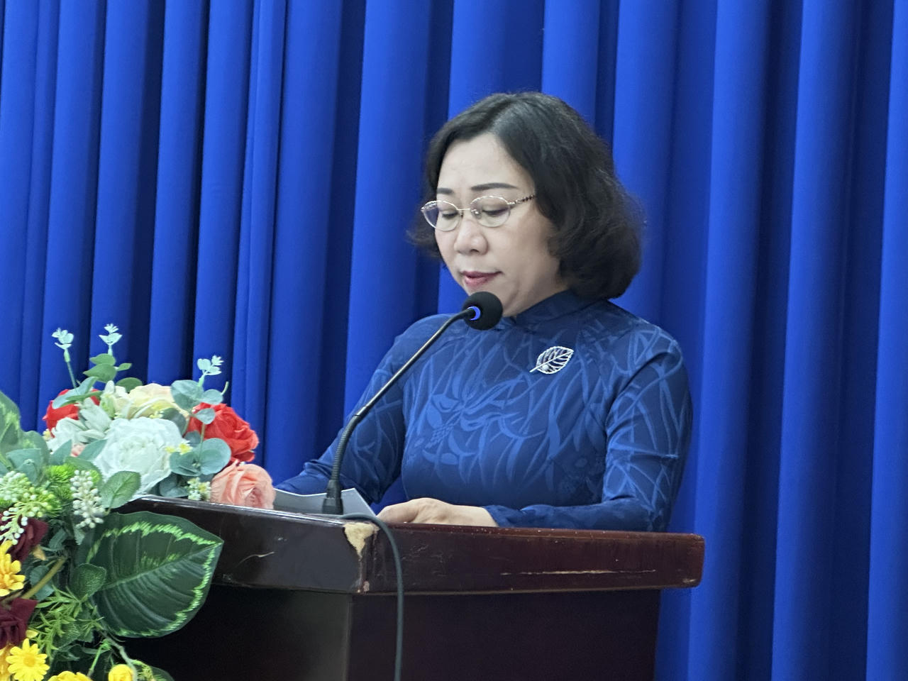 Bà Hàng Thị Thu Nga tiếp thu ý kiến cử tri&nbsp;