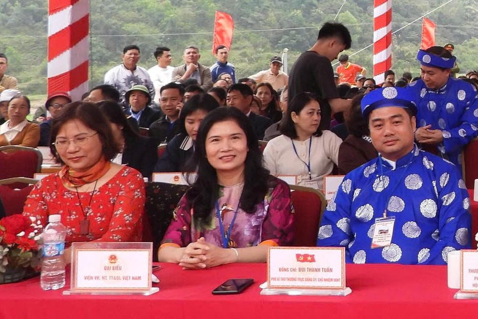 Tiến sĩ Hoàng Thị Bình – Phó Viện trưởng Viện Văn hóa, Nghệ thuật, Thể thao và Du lịch tại Lễ hội đình - miếu Cái Chiên năm 2026.