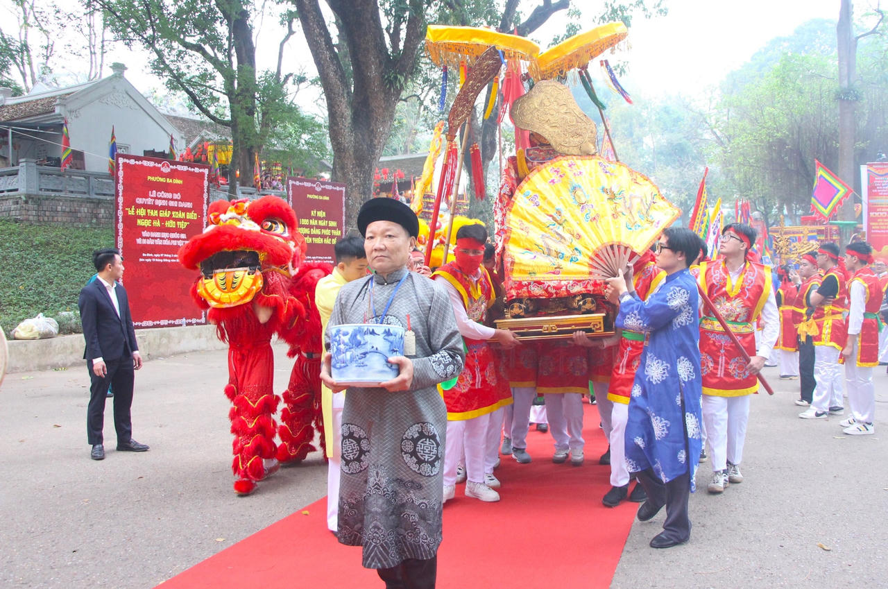 Nghi lễ rước Thánh “vi hành”.