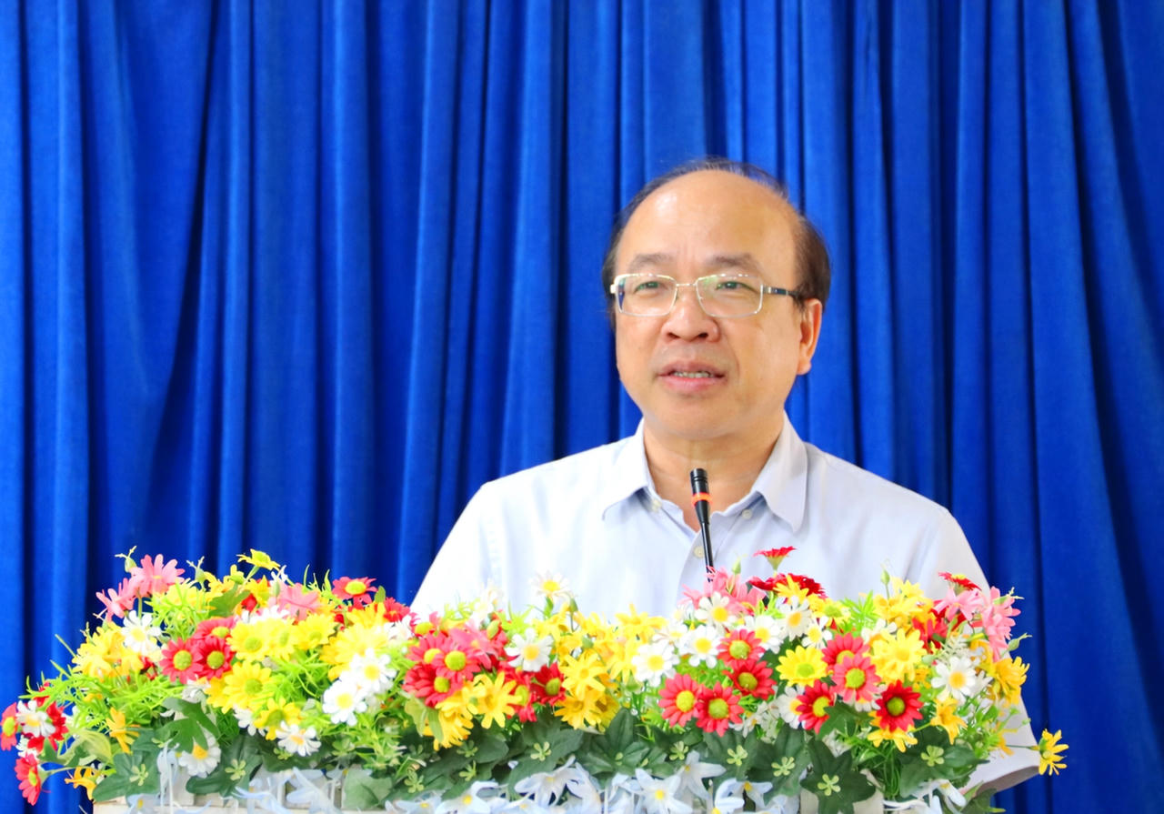 Thứ trưởng Bộ Tư pháp Phan Chí Hiếu, trình bày chương trình hành động, ông cho rằng cần tiếp tục đổi mới tư duy lập pháp, nâng cao chất lượng xây dựng và thi hành pháp luật, tháo gỡ các “điểm nghẽn” thể chế, tạo hành lang pháp lý minh bạch, thông thoáng cho phát triển kinh tế – xã hội của Cà Mau.