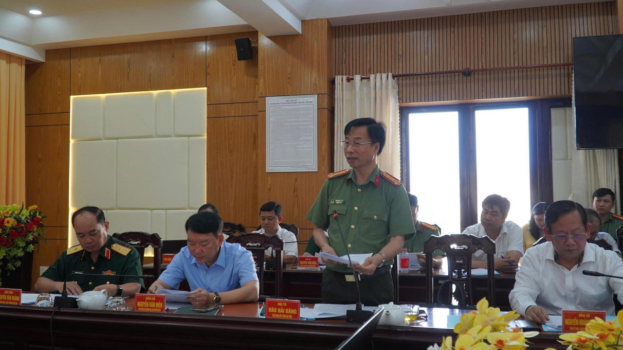 Phó Chủ tịch Quốc hội Trần Quang Phương kiểm tra công tác bầu cử tại An Giang