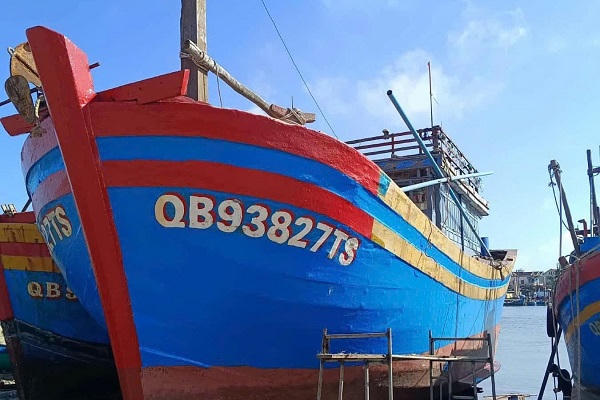 Tàu cá Quảng Trị mất tín hiệu trên biển, 2 ngư dân mất liên lạc