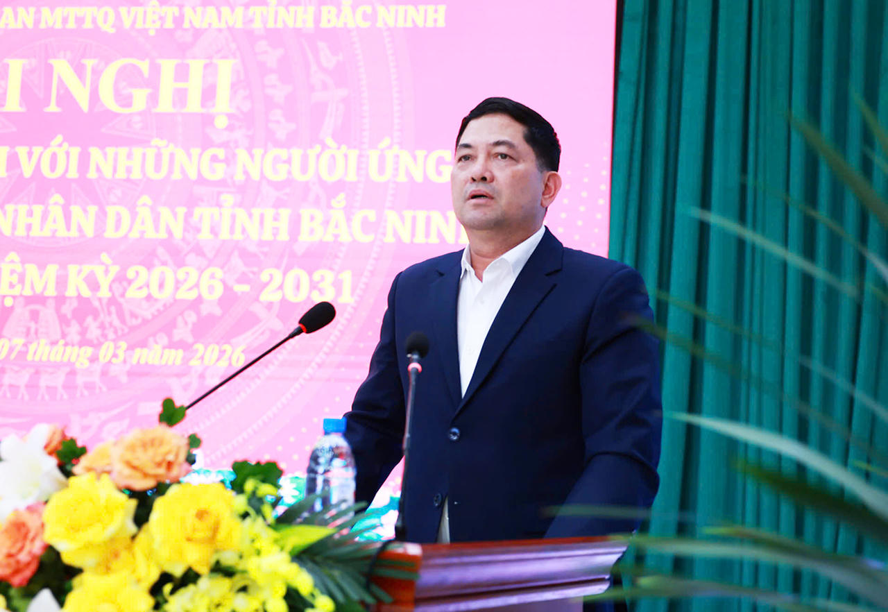 Bí thư Tỉnh ủy Bắc Ninh Nguyễn Hồng Thái phát biểu tại hội nghị tiếp xúc.