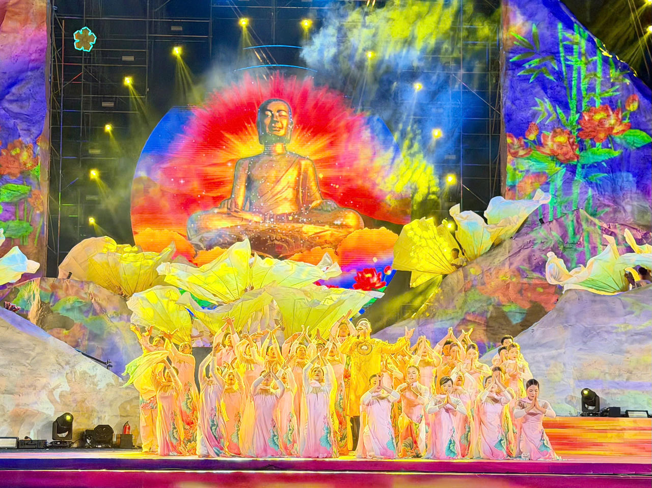 Non thiêng Yên Tử - Khí phách ngàn năm