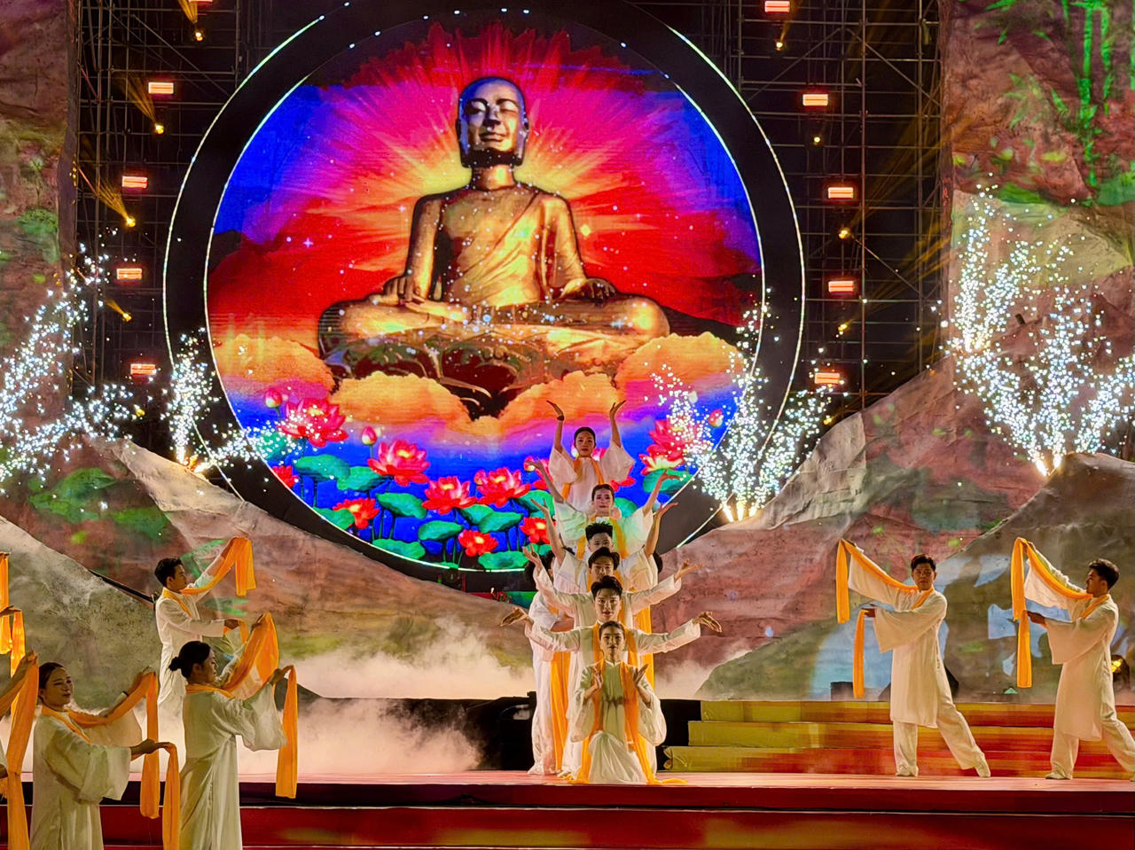 Non thiêng Yên Tử - Khí phách ngàn năm