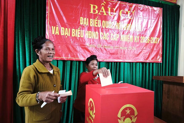 Quảng Trị: Vượt thác, băng rừng đi bầu cử sớm nơi đại ngàn Trường Sơn