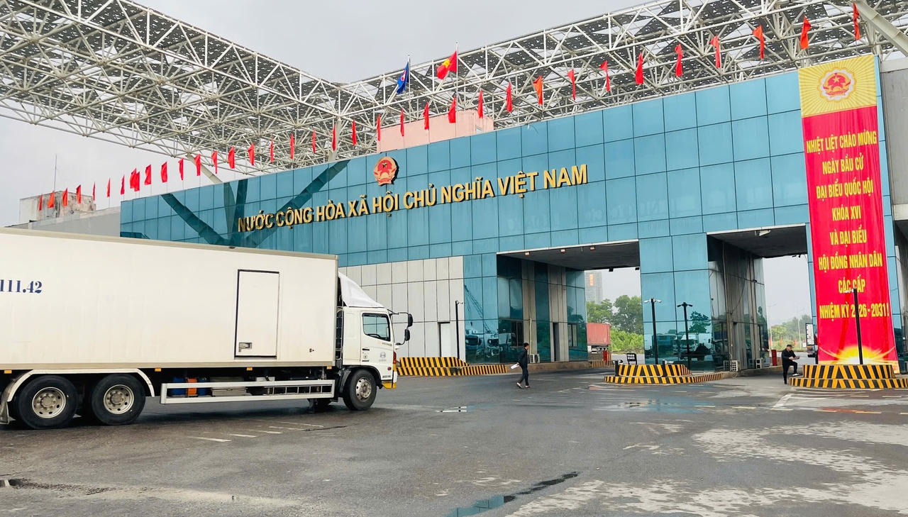 Cặp cửa khẩu quốc tế Móng Cái - Đông Hưng thí điểm thông quan hàng hóa vào cuối tuần