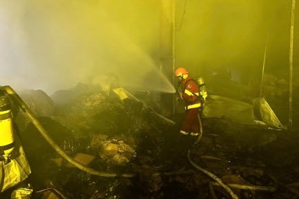 Dập đám cháy trong khu nhà xưởng rộng5.000m2 ở Hà Nội