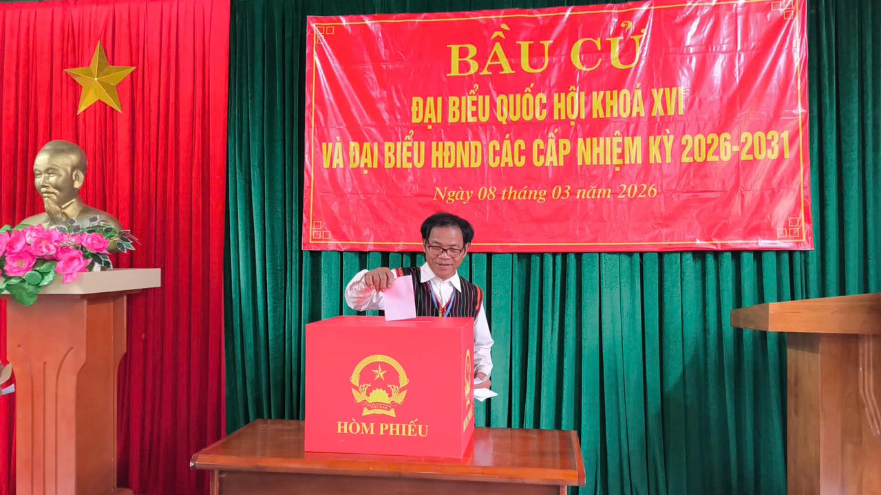 Cử tri xã Trường Sơn bỏ phiếu bầu đại biểu Quốc hội và HĐND các cấp nhiệm kỳ 2026-2031.