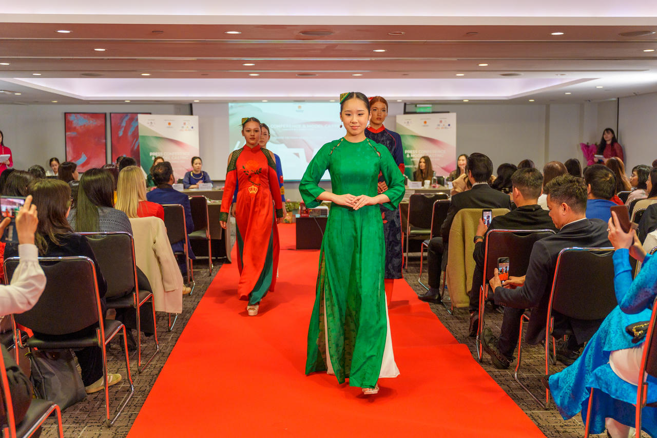 Áo dài Fashion Week: Tôn vinh di sản & sáng tạo tương lai