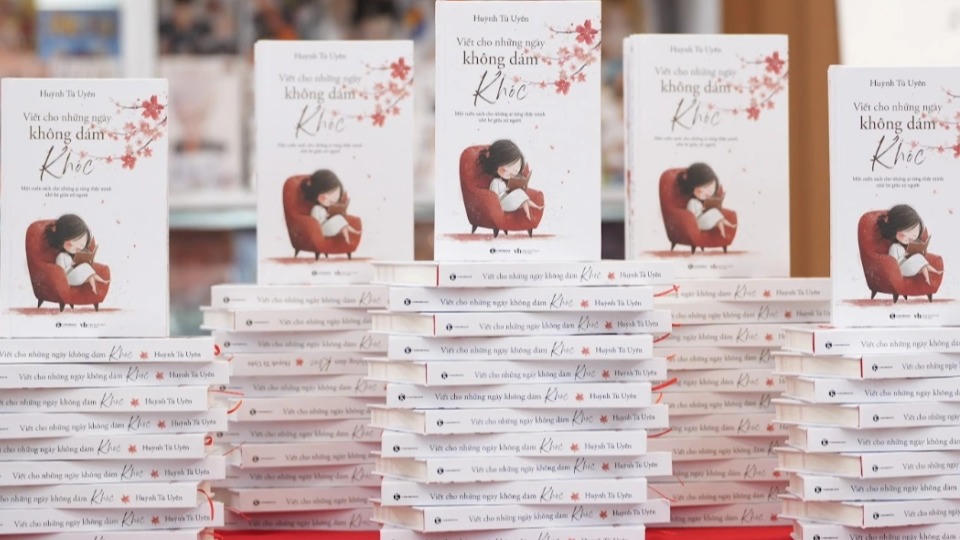 “Viết cho những ngày không dám khóc” với thành công không chạy theo hào nhoáng