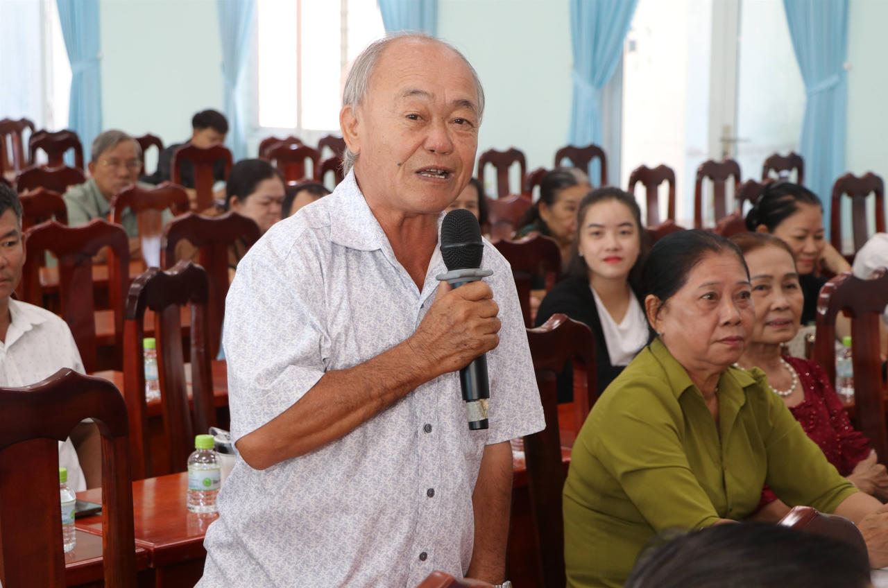 Cử tri xã Châu Thành phát biểu tại hội nghị.