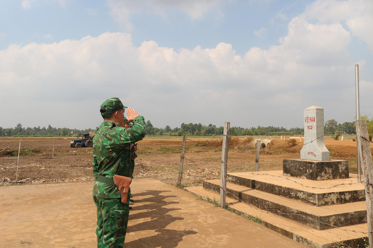 “Sức mạnh mềm ở biên giới” - Kỳ 2: “Ly cà phê pháp luật” – mô hình sáng tạo của đồn Biên phòng Tân Hà