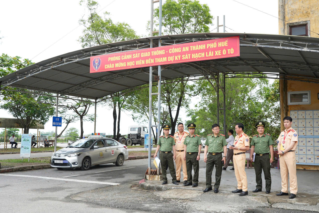 Giám đốc Công an TP Huế yêu cầu nâng cao chất lượng sát hạch lái xe, phục vụ Nhân dân.