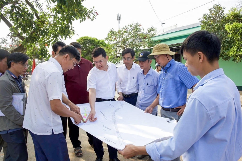 Phó Chủ tịch UBND TP Huế Hoàng Hải Minh kiểm tra tiến độ một số dự án trọng điểm trên địa bàn.