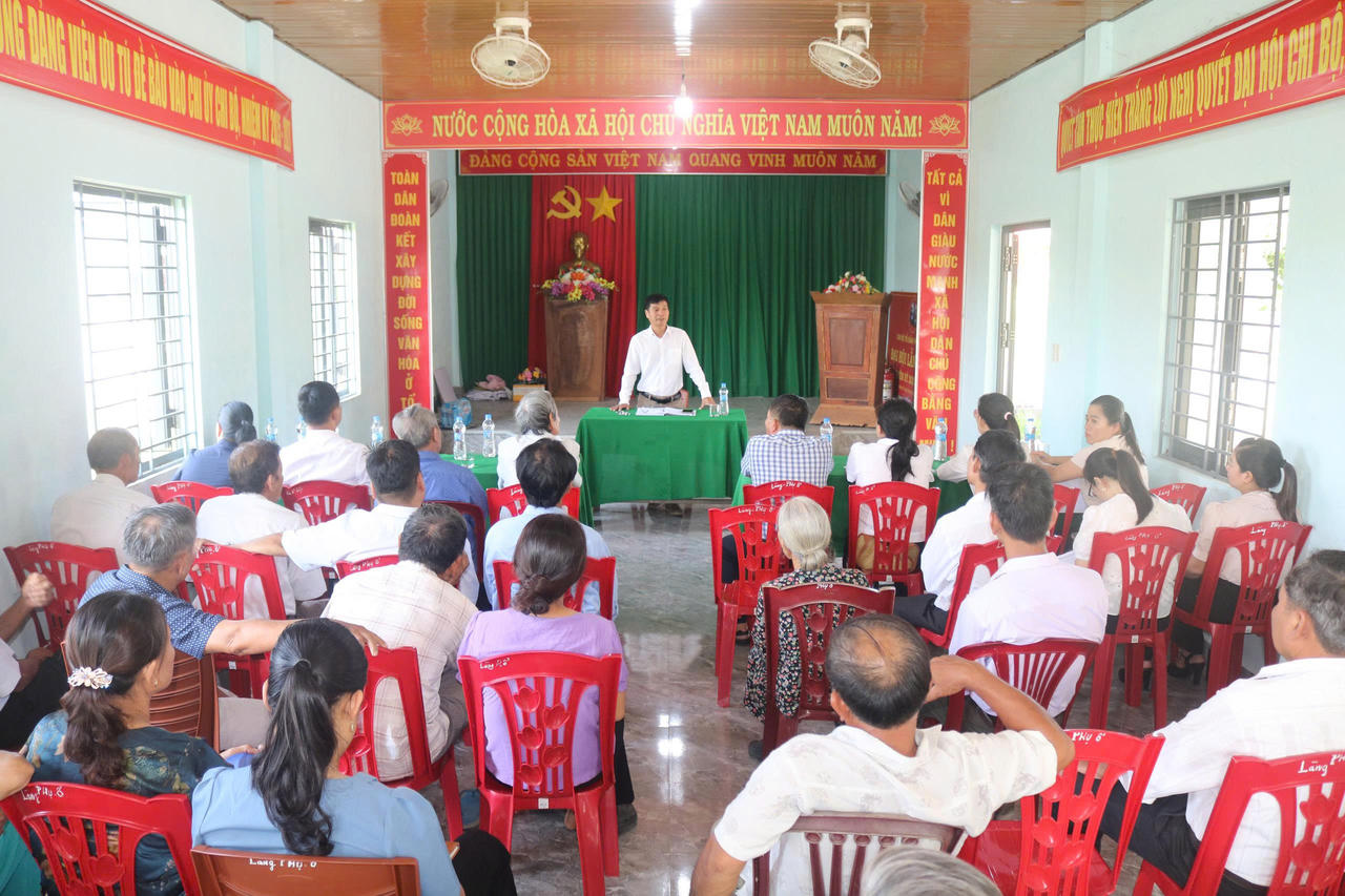 Tại các buổi đối thoại với người dân, ông Thành luôn cởi mở, gần gũi, thẳng thắn, thể hiện trách nhiệm của người đứng đầu chính quyền cơ sở trong việc gần dân, hiểu dân và kịp thời tháo gỡ những vấn đề người dân quan tâm.