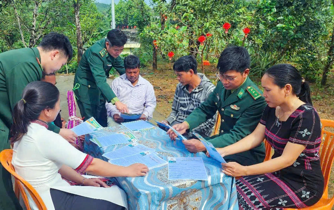 Tuyên truyền cho người dân về bầu cử đại biểu Quốc hội khóa XVI và đại biểu HĐND các cấp nhiệm kỳ 2026 - 2031 tại khu vực biên giới.
