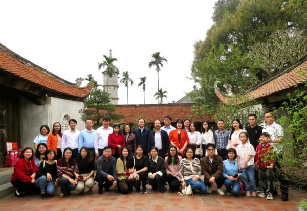 Các công chức, viên chức của Cục Phổ biến, giáo dục pháp luật và Trợ giúp pháp lý cùng đại diện Sở Tư pháp tỉnh Bắc Ninh chụp ảnh lưu niệm trong chuyến du Xuân đầu năm 2026.