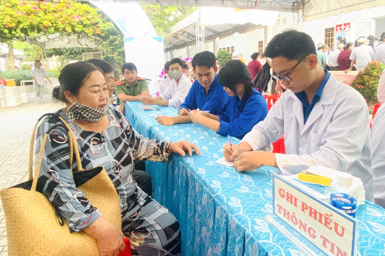 Người dân được hỗ trợ và tư vấn tận tình