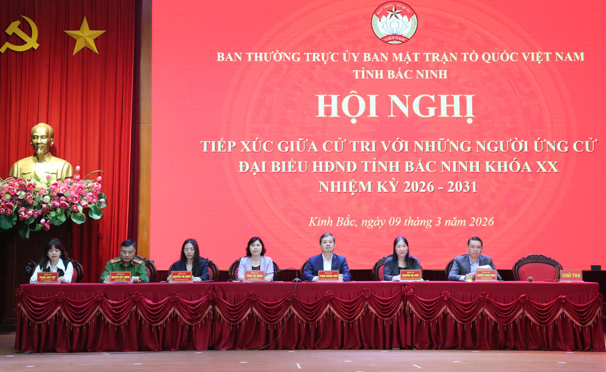 Chủ tịch UBND tỉnh Bắc Ninh tiếp xúc cử tri tại phường Kinh Bắc