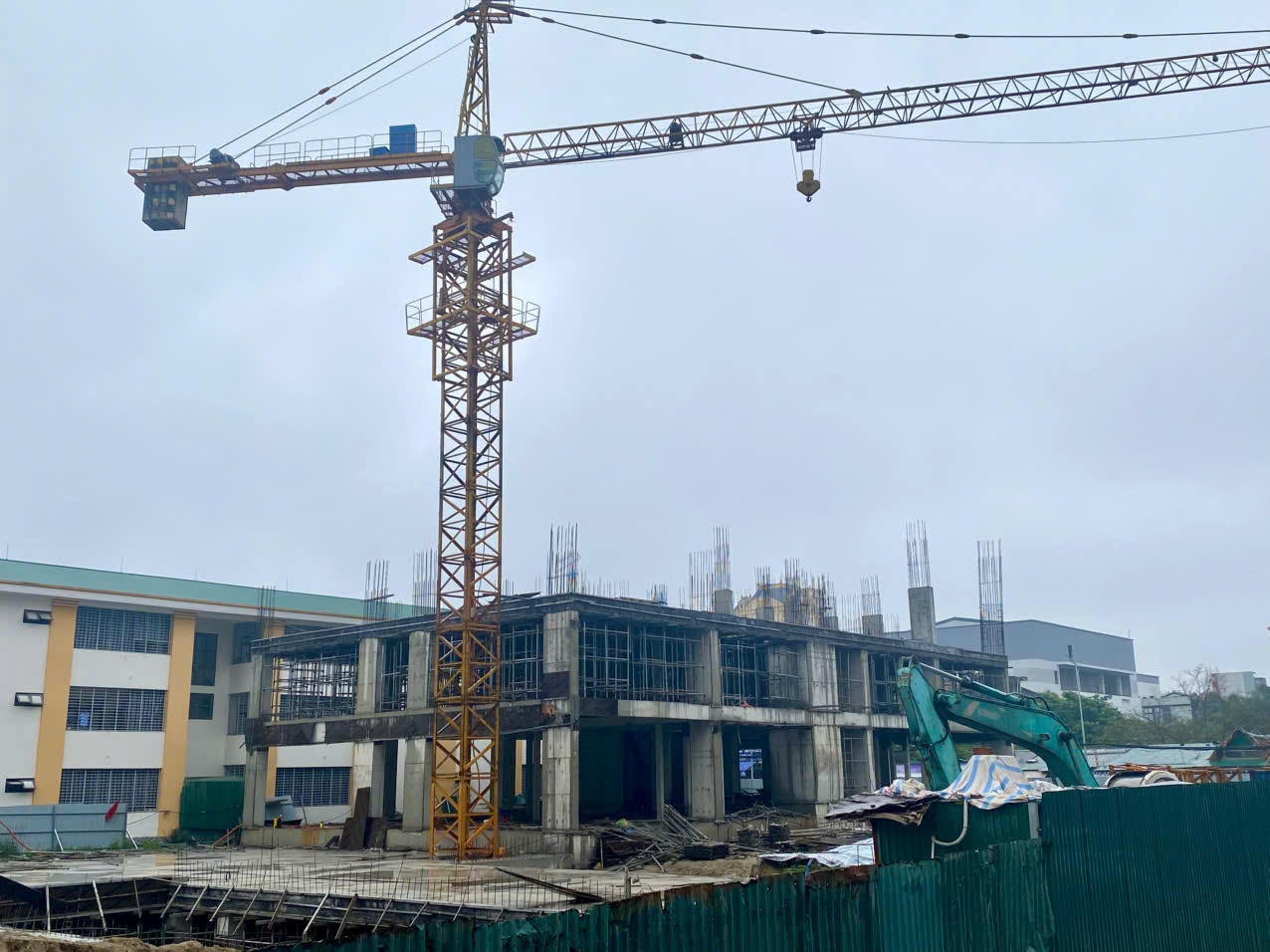  Nghệ An: Thiếu hụt lao động phổ thông, nhiều công trình nhà ở thi công cầm chừng