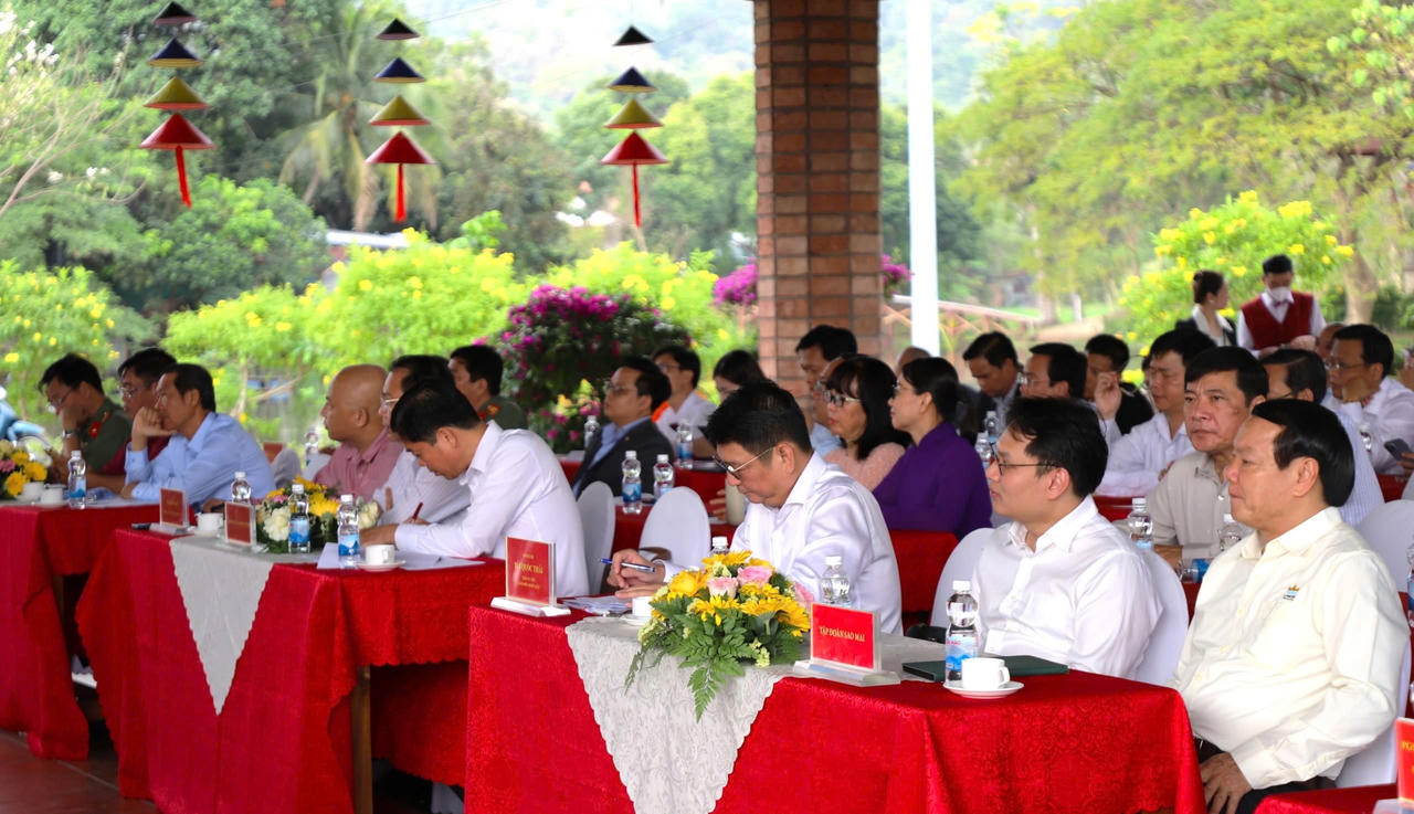 Đại biểu tham dự Hội nghị.