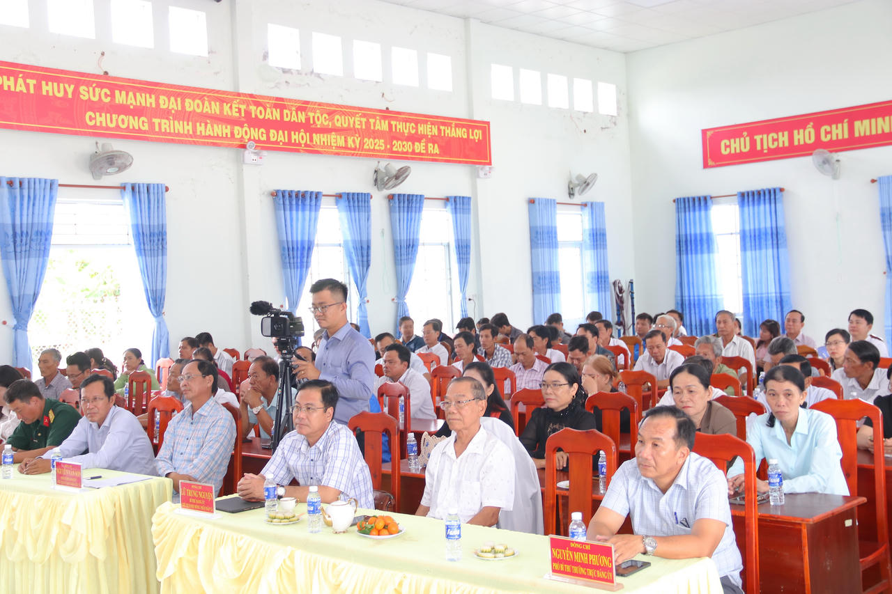 Đại biểu và cử tri tham dự Hội nghị.