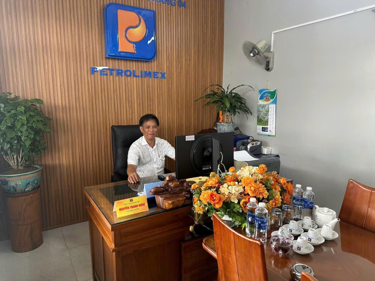 Ông Nguyễn Thanh Hưng, Trưởng cửa hàng xăng dầu số 4.