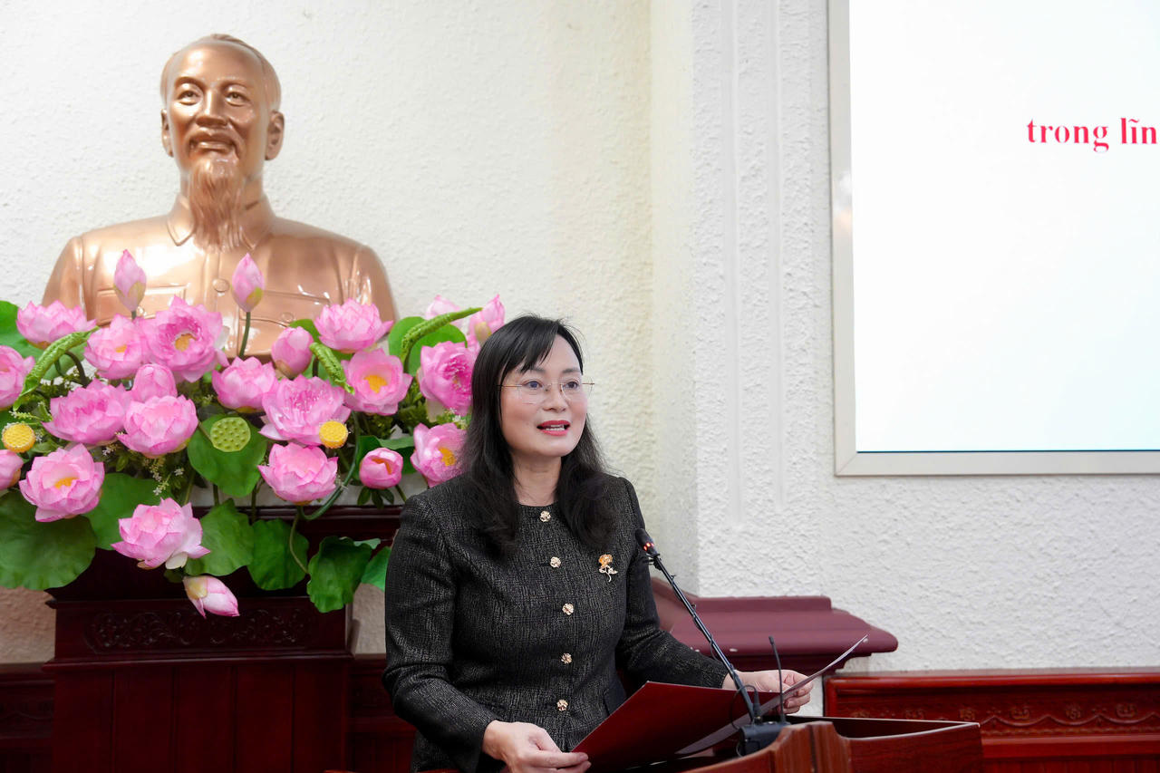 Phó Tổng Biên tập Báo PLVN Vũ Hồng Thúy&nbsp; công bố Thể lệ Cuộc thi “Chuyện nghề THADS” lần thứ 2.