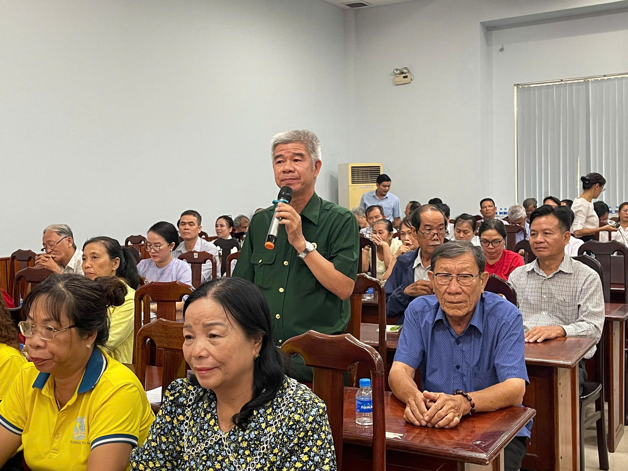 Vấn đề các cử tri quan tâm nhất là hạ tầng giao thông đô thị tại phường Thới An và các dự án chậm tiến độ, chưa thực hiện như dự án công viên 152ha (Ảnh: Bùi Yên).