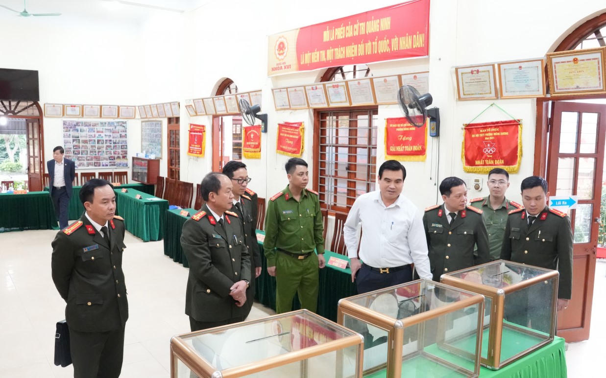 Phó Giám đốc Công an tỉnh Quảng Ninh yêu cầu lực lượng Công an cơ sở cần phối hợp chặt chẽ với các ban, ngành, đoàn thể và cấp ủy, chính quyền địa phương, đẩy mạnh công tác tuyên truyền.